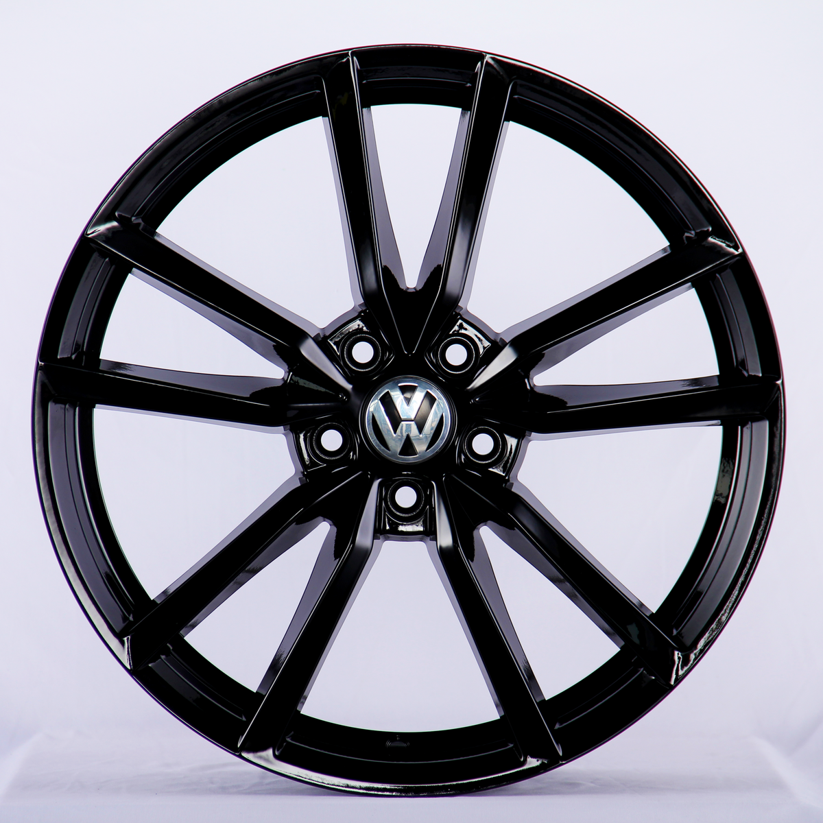 VW Golf MK8 Alloy Wheels Gloss Black Pretoria Style – Carbon Accents