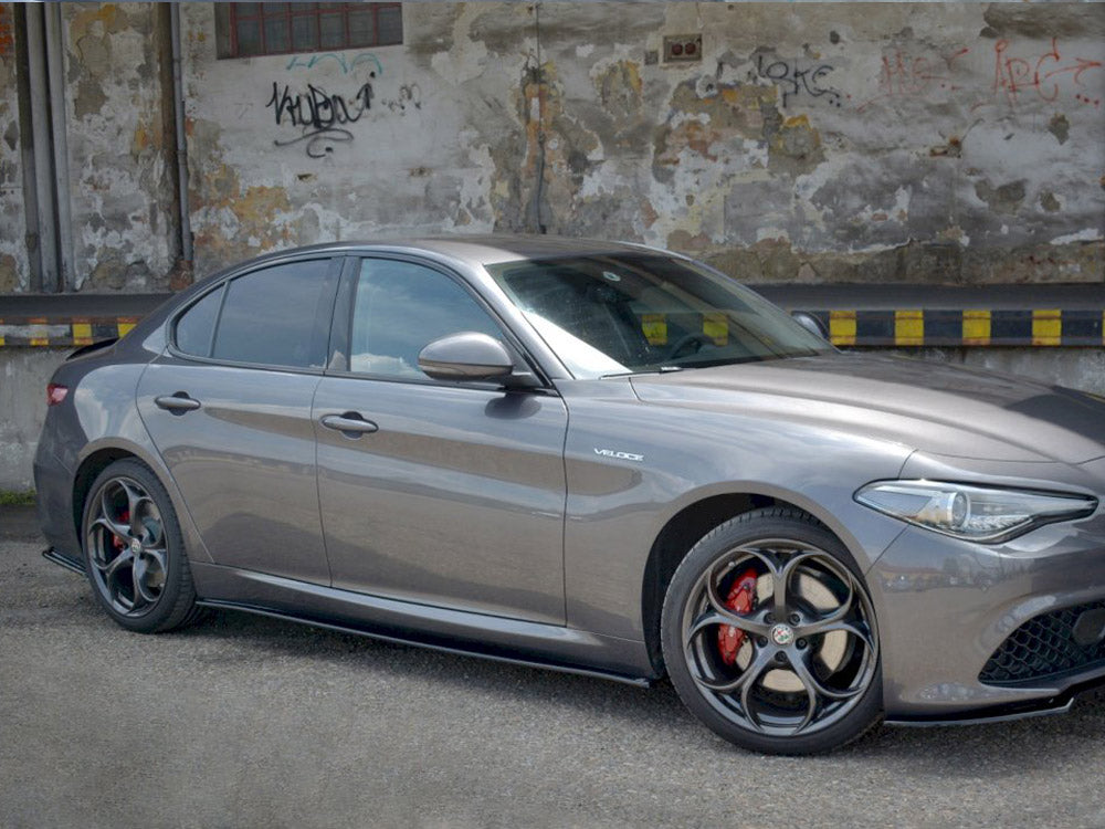 Giulia - Veloce: Gloss Black Maxton Side Skirts 15-19