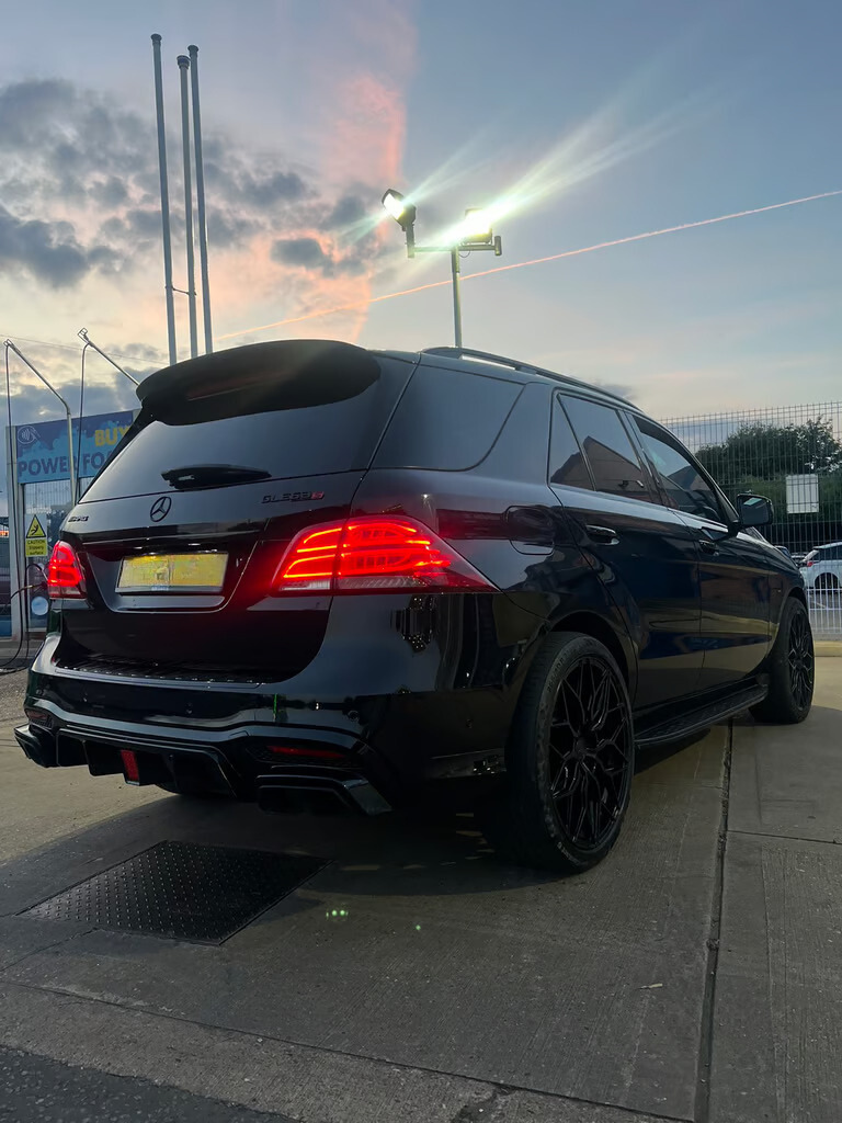 GLE - W166: Gloss Black LED Rear Diffuser 15-18