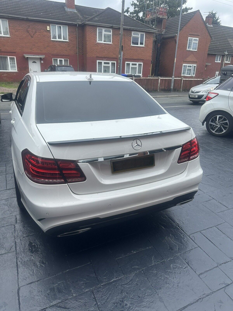 E Class - W212: Gloss Black AMG Style Spoiler 10-16