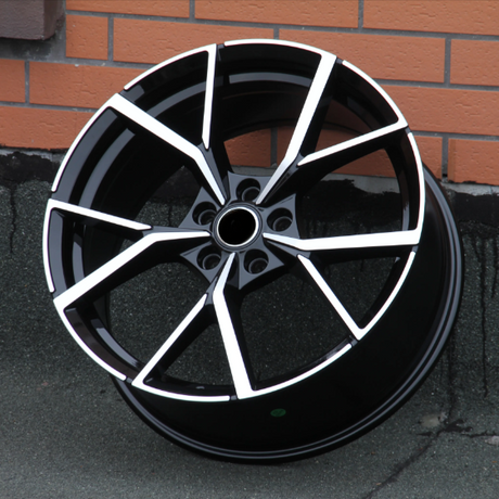 Golf - MK8: 18" Diamond Cut R Style Alloy Wheels 21+