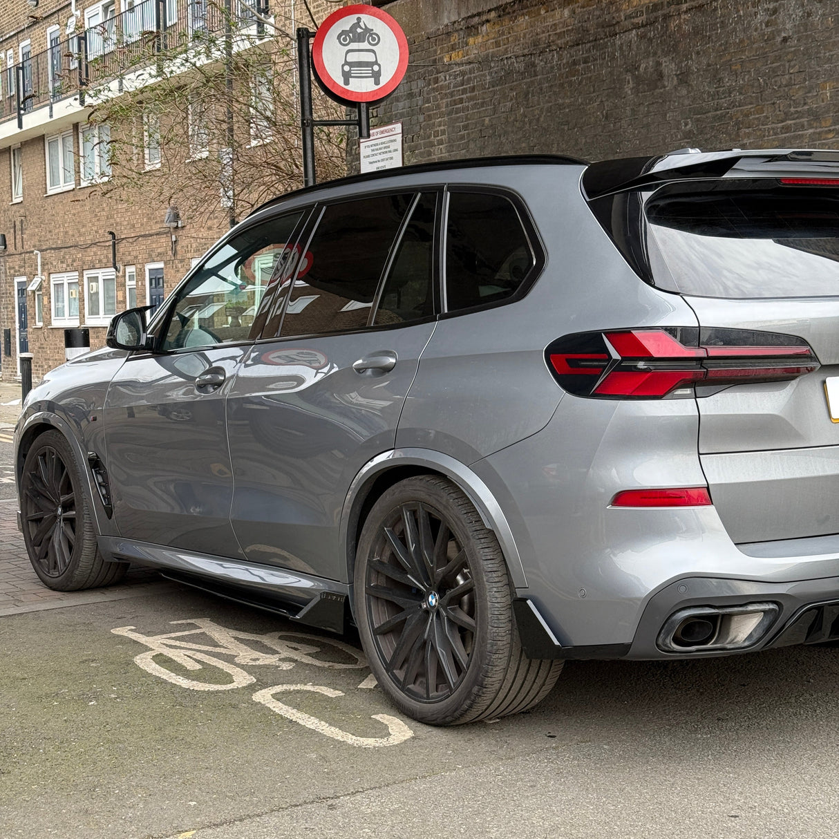 X5 - G05 Facelift: Gloss Black M Sport Body Kit 23+