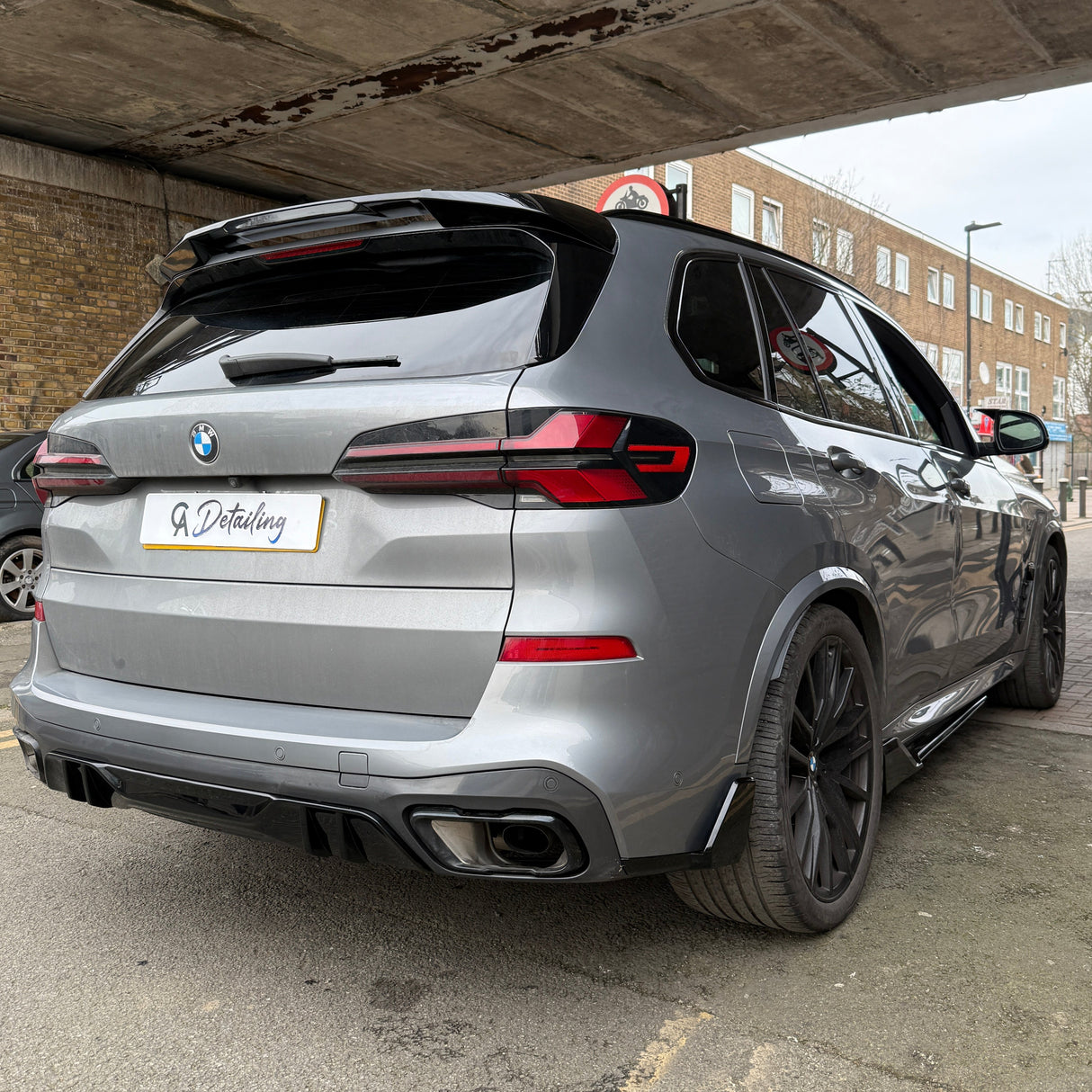 X5 - G05 Facelift: Gloss Black M Sport Body Kit 23+